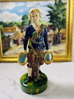 Minton Fiú Kétkosáral Figurális Szobor