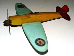 1940'S Antik fém lemez SPITFIRE JÁTÉK REPÜLŐGÉP - WW II - 7,5 X 9 cm a képek szerint