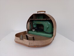 Antik varrógép kézimunka szerszám hordozható eredeti dobozában varró gép 567 5516