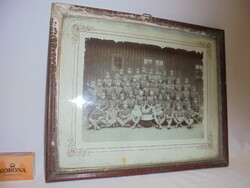 Első világháborús katonai tablókép keretben, üveg alatt