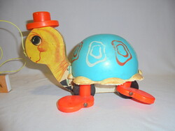 Régi húzós-gurulós bakelit játék teknős - FISHER PRICE - lépeget, csenget