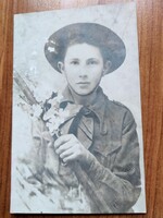 Antik fotó lap, cserkész, jobb alsó sarokban  talán "Csillag műterem Szekszárd", hátlapján felirat