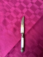 Gyöngyház nyelű levélbontó papírvágó kés.