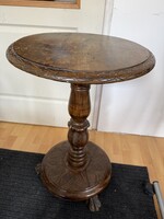 Kis asztal , posztamens