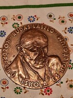 RUDAS LÁSZLÓ KÖZÉPFOKÚ ISKOLA ÉS KOLLÉGIUM BRONZ PLAKETT-JELZETT (G33)
