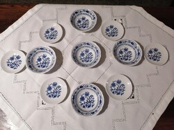 Kahla Zwiebelmuster porcelán 5 db kompótos, 6 db csontos tányér