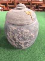 Különleges, régi kínai(?) kerámia edény.