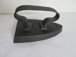 ANTIK, JELZETT ÖNTVÉNY VASALÓ. ALKUKÉPES!