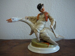 Nagyméretű, Ó Herendi, Ludas Matyi, porcelán (1910 k., máz alatti kék, koronás címeres jelzés!)