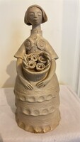 Bolbáné Szeles Magda (1935-2020): Virágárus nő jelzett kerámiaszobor, 26cm-es