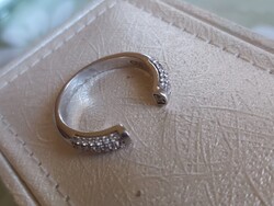 Felül nyitott ezüst gyűrű