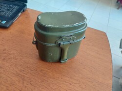 Eredeti katonai csajka, kulacs