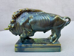 Zsolnay eozinmázas „Álló bika” szobor