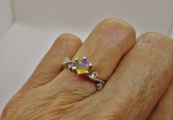 Régi ezüst gyűrű szép, tüzes fényű opál kővel, ca.0,65ct