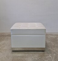 Tűzött, valódi bőr puff, ülőke, lábtartó, dohányzóasztal bázis, Barcelona chair stílusban,  több dar