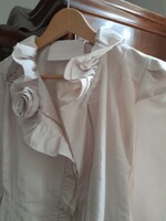 Kabát, NŐI, Alkalmi Szatén , bélelt , cipzáros, terdig érő, rózsa diszitéssel   S, M   . 36, 38  mér