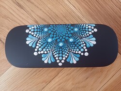 ÚJ! Szemüvegtok kék fehér mandala mintával 17x6x3cm, kézzel festett