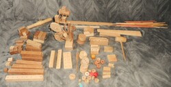 Régi "Matador" fa készségfejlesztő építőjáték  (120 darabos+zsinórok+stiftek+kalapács)