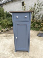 Magas szekrény, éjjeliszekrény