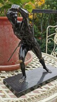 Dinamikus Gladiátor harcos - bronz szobor műalkotás