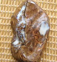 Valódi Ausztrál Boulder opal kő pingvint ábrázoló faragvány