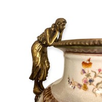 Impozáns Wong Lee bronz szerelvényes porcelán vázapár – Capodimonte stílus, kézzel festett