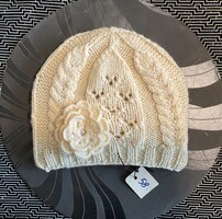 Kézzel kötött női sapka-virágos