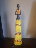 Afrikai stílusú kézzel festett női szobor