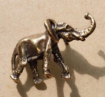 Tömör, öntött réz mini elefánt