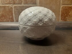 Meisseni porcelán bonbonier virágmintás fehér