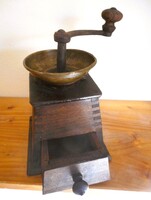 Antik fadobozos kávédaráló (fiókos, réz beöntős)  Jelzett: M.G. Garantirt