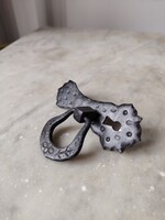 Gótikus stílusú kovácsoltvas bútor fogantyú