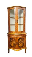 Elegáns antik stílusú intarziás sarokvitrines szekrény B279