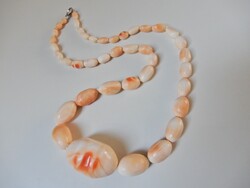 Antik nagyméretű tengeri kagylóból készült gyöngysor ezüst kapoccsal - Jelzett.