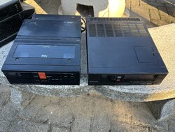 JVC HR-S10E videokazetta-felvevő és egy Panasonic Video Tuner/Timer Adaptor