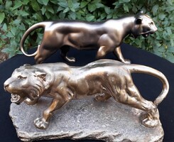 Párduc / oroszlán szobor... Kispest.