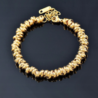 JELZETT NEMES ACÉL KÜLÖNLEGES DUPLAKARIKÁS DÍSZÍTÉS MEGOLDÁSÚ. 18 KARÁTOS ARANNYAL GALVANIZÁLT.