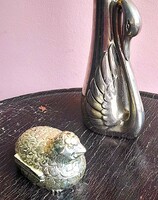 IngyenPosta! Hattyú váza ezüstözött fém: és szelence EGYÜTT!