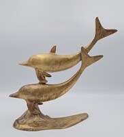 Réz delfinek szobor