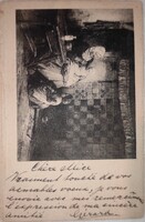 „1908-as holland paraszti jelenet – meghitt anya-gyermek pillanat, kézzel írt francia üzenettel Brüs