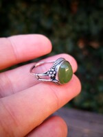Gyönyörű jade köves ezüst gyűrű