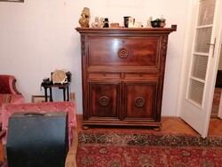 Neobarokk találó komód, felső része tükrös, jó allapotu