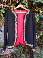 Gyönyörű, kézzel hímzett gyapjú kabát