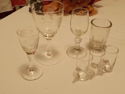 Pohár csomag Röviditalos talpas pohár, 3 kis mini sörös korsó, egy vastag stampedli, és 2 metszett