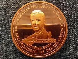 Tükörfényes bronz emlék: George Bush Magyarországra látogat 1989