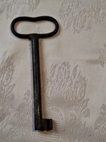 Régi kovácsoltvas pincekulcs