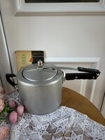 Szép régi nagyon jó állapotú  alumínium Kukta konyha falusi paraszti főzés