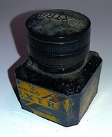 Régi LAKK ÉS FESTÉKIPARI VÁLLALAT BUDAPEST -  "Royal Blue Extra" feliratú üvege a képek szerint