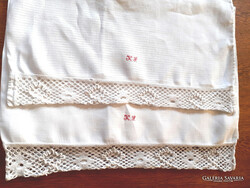 2 db antik monogramos csipkeszélű vászon párnahúzat.
