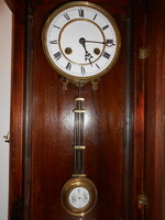 Rugós falióra szerkezet